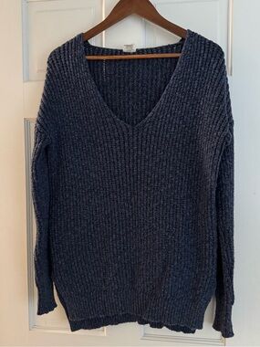 Full Tilt Women's Navy V-Neck Ribbed Knit Sweater